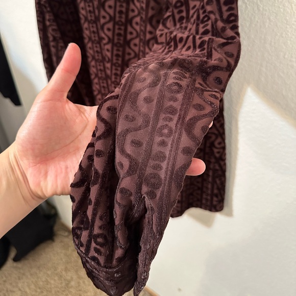 🍩VINTAGE🍩 Shik Yee Chocolate Brown Velour Patterned Button Up Top - Picture 8 of 8